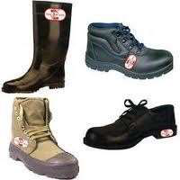 Four types of safety footwear commonly used in construction and engine