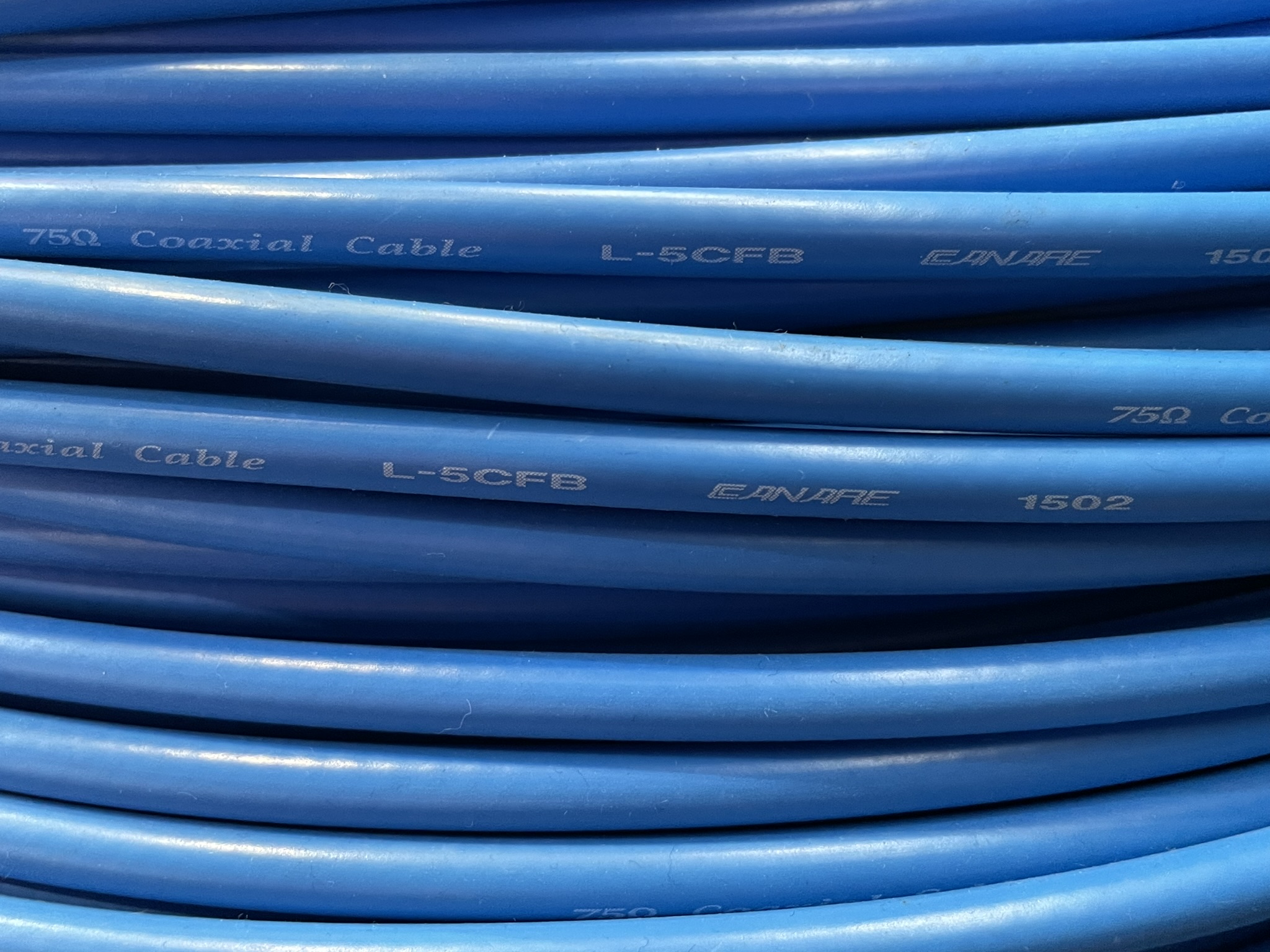 Blue coaxial cables labeled '75Ω Coaxial Cable'