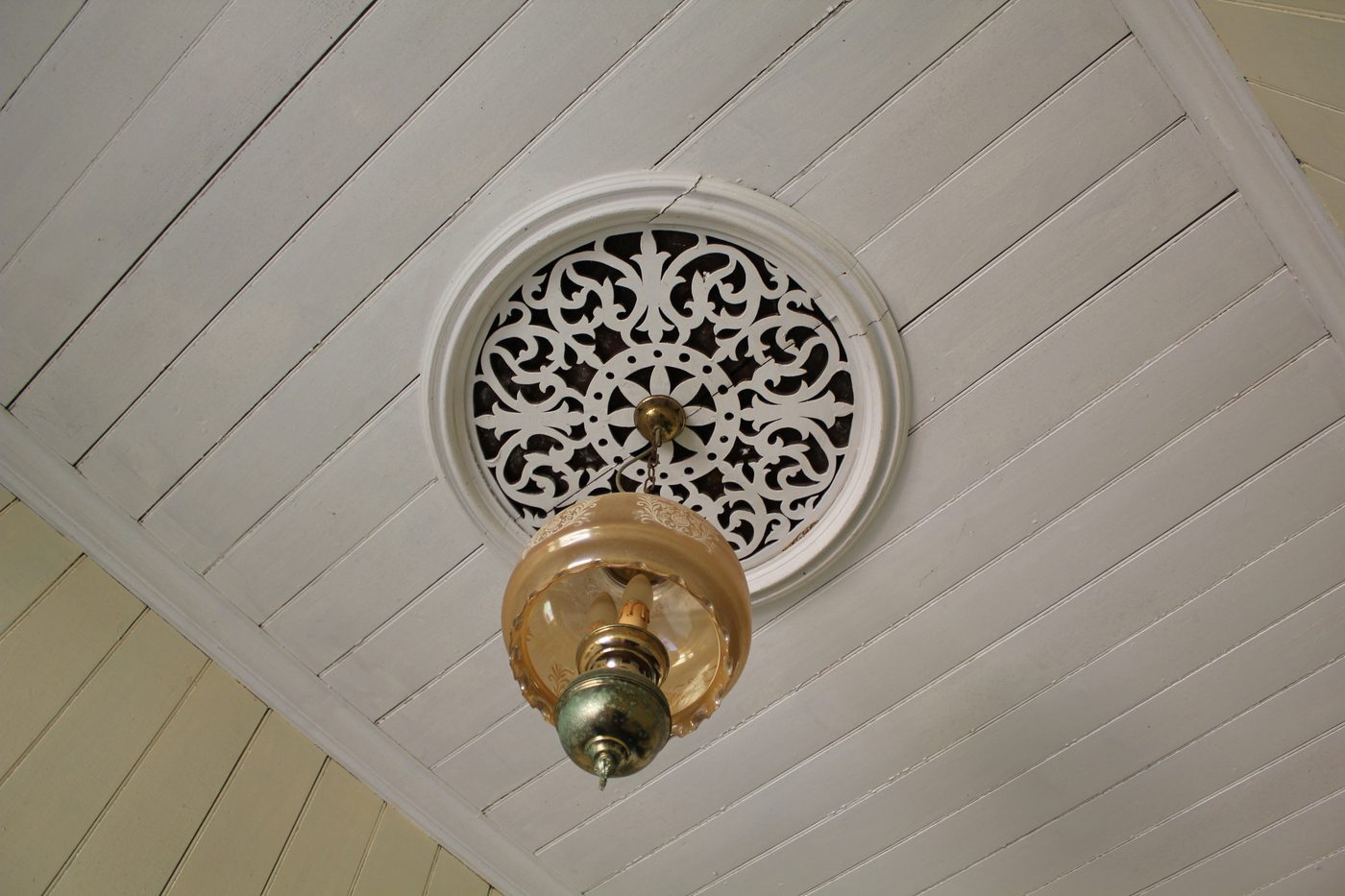 Decorative ceiling rose with hanging light fixture