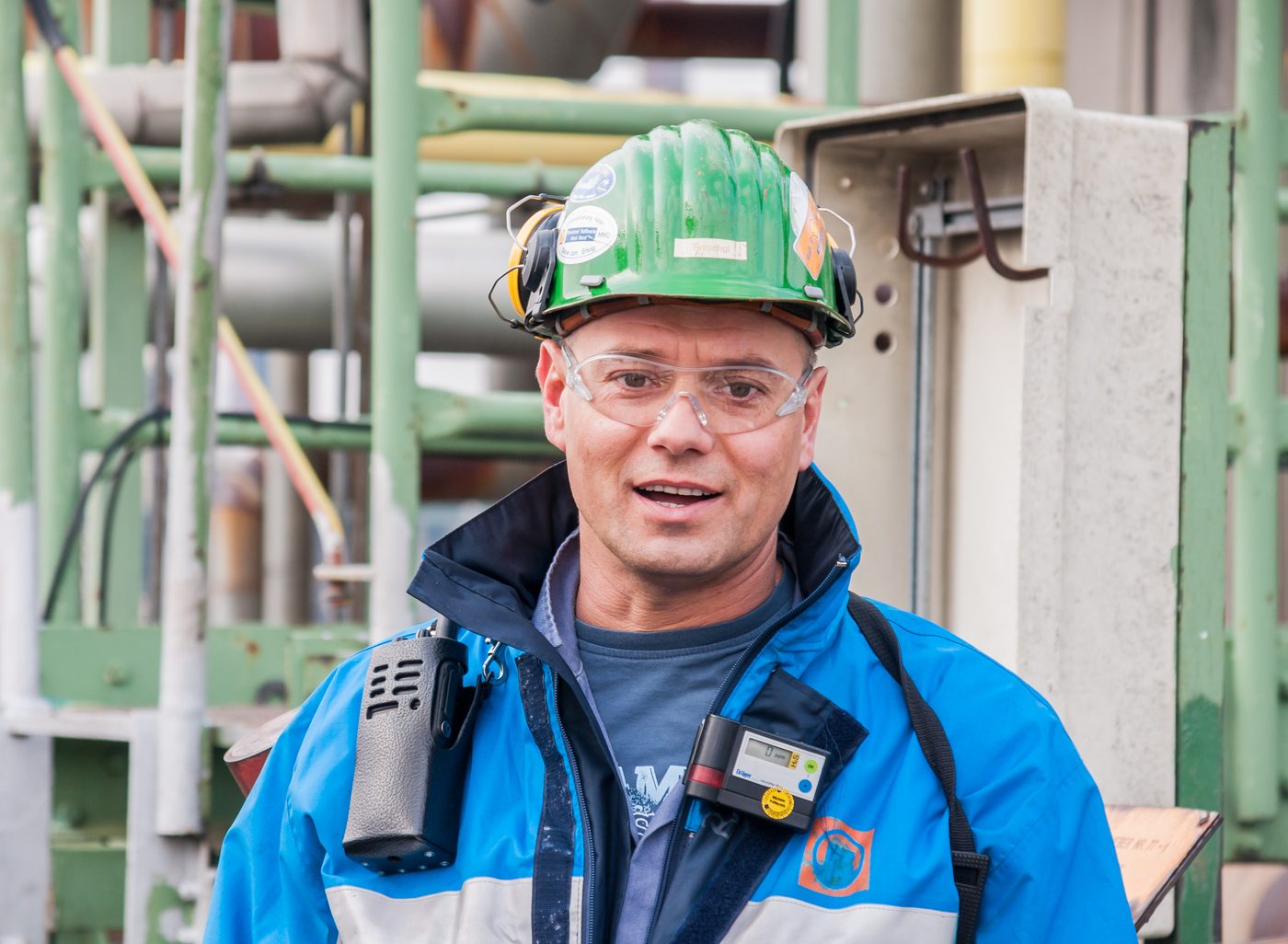 Man wearing an industrial safety helmet