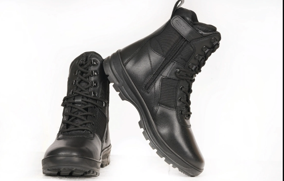 Black non-slip safety boots