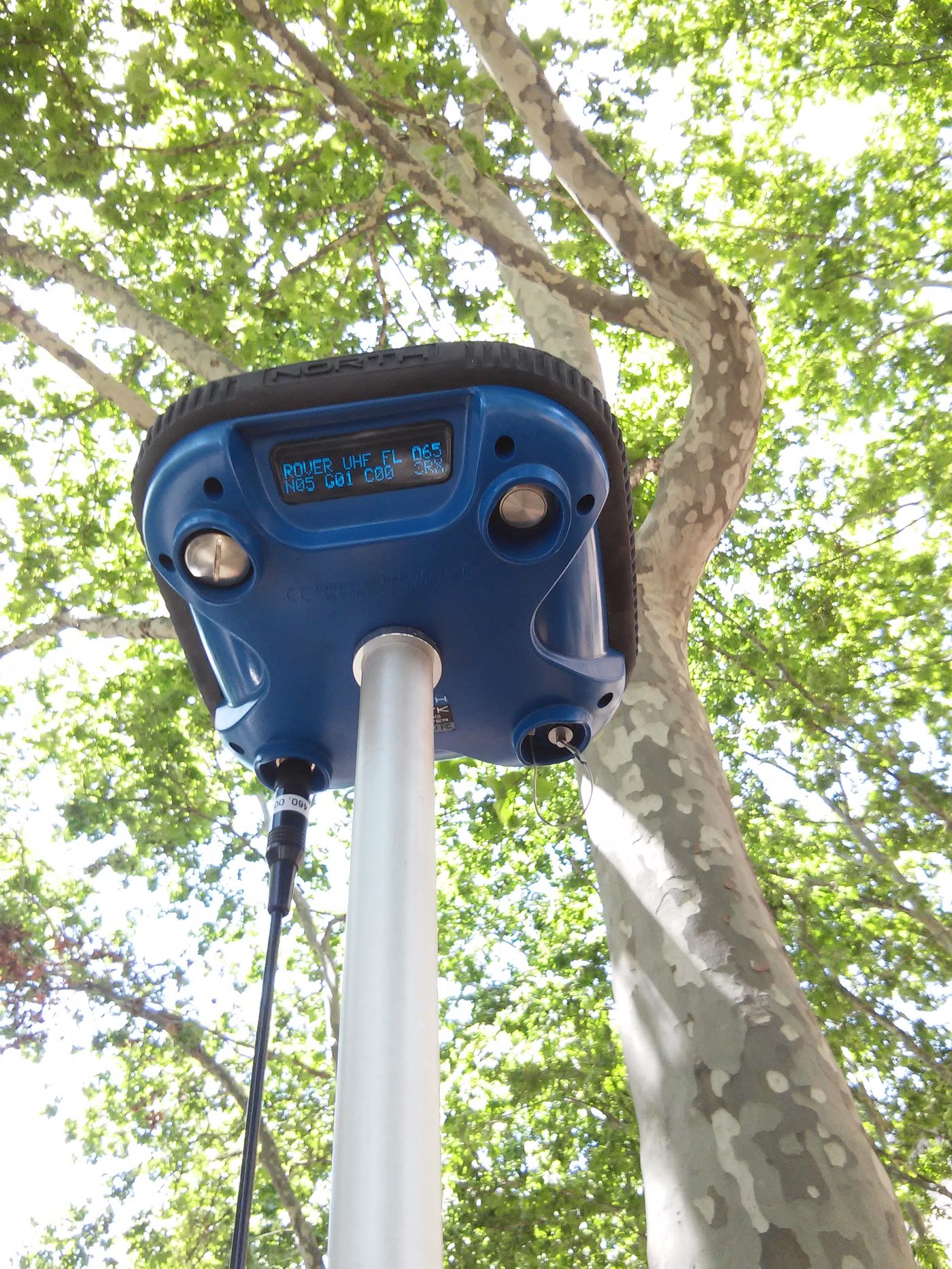 Real-time kinematic GPS receiver on pole