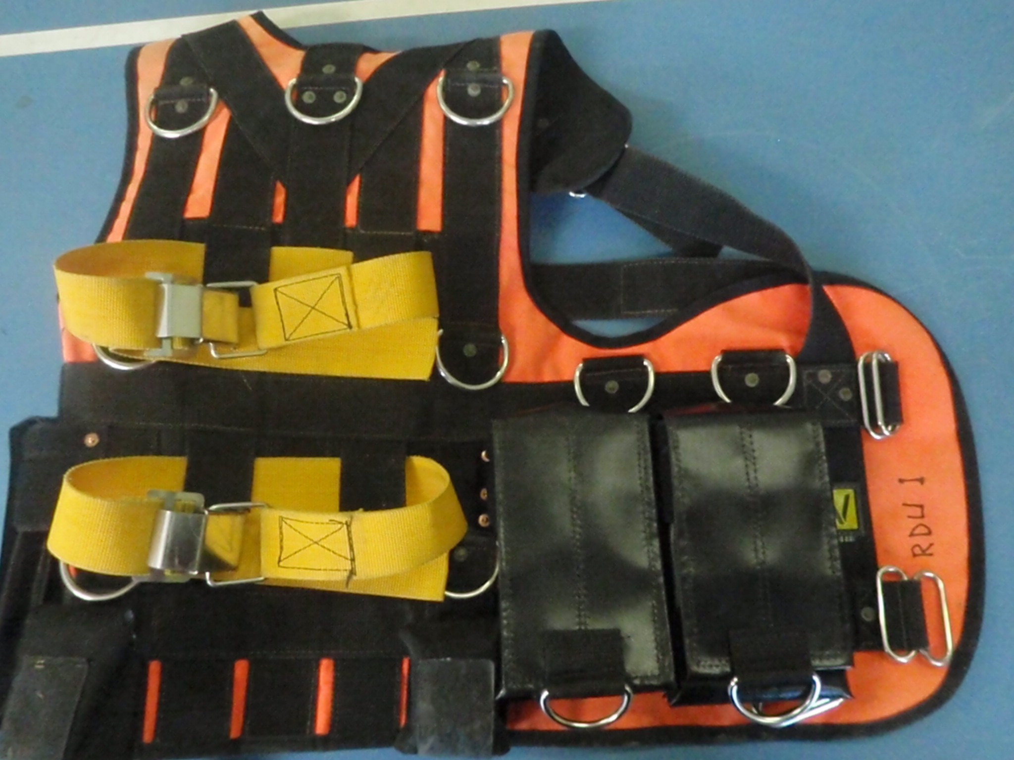 Building safety harness for construction work