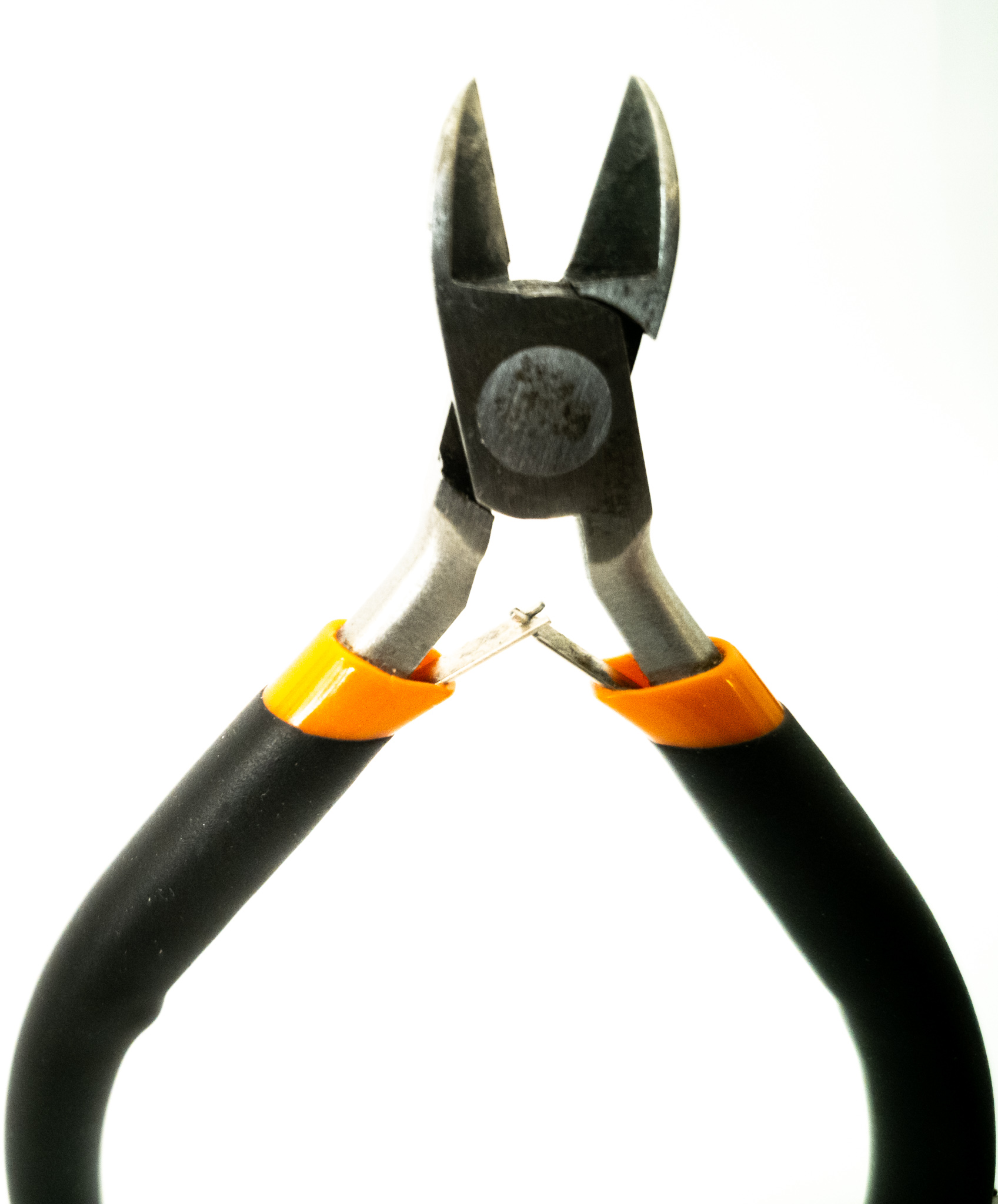 Side cutter pliers for electronics