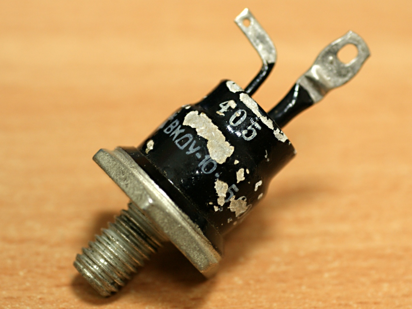 A single thyristor semiconductor device