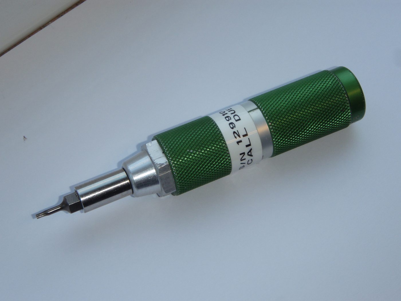 Green torque screwdriver for precise tightening
