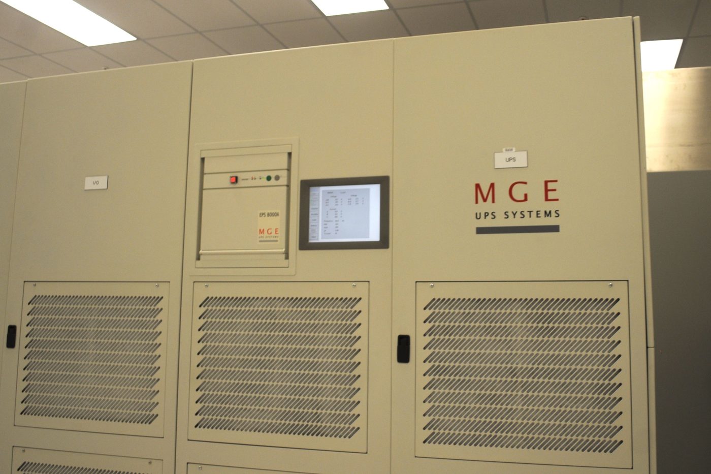 Uninterruptible power supply (UPS) system cabinet